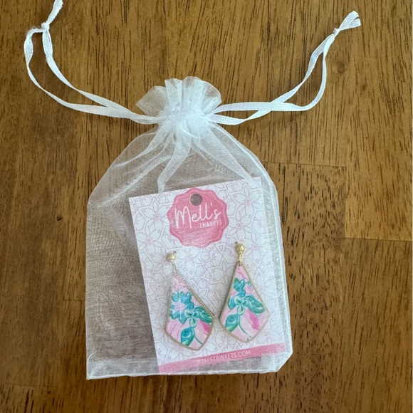 New Mell's Trinkets Lilly Pulitzer Inspired Earrings Pink Blossom Try Zest - Picture 2 of 8